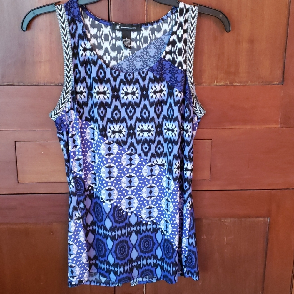 Flattering open cross over back flows as you move.